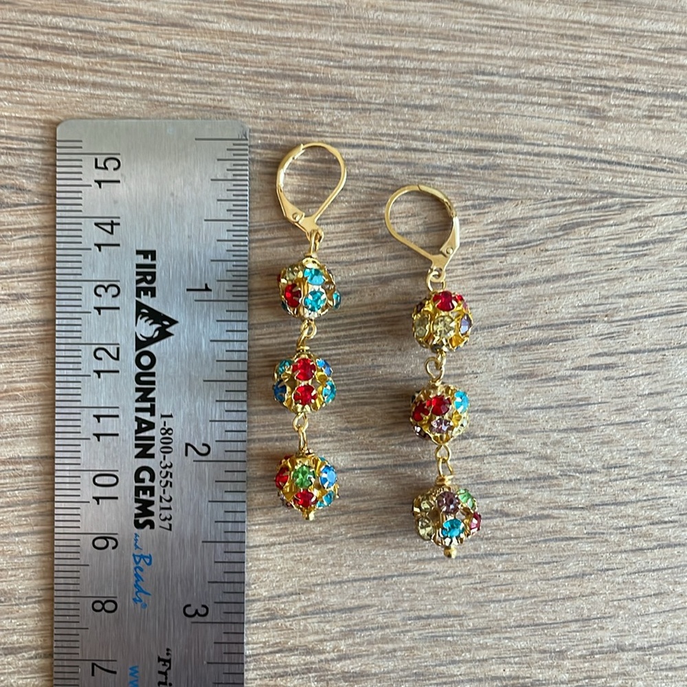 HAND CRAFTED SPARKLING BALL DROP PIERCED EARRINGS WITH MULTI COLORED CRY… - Picture 7 of 12